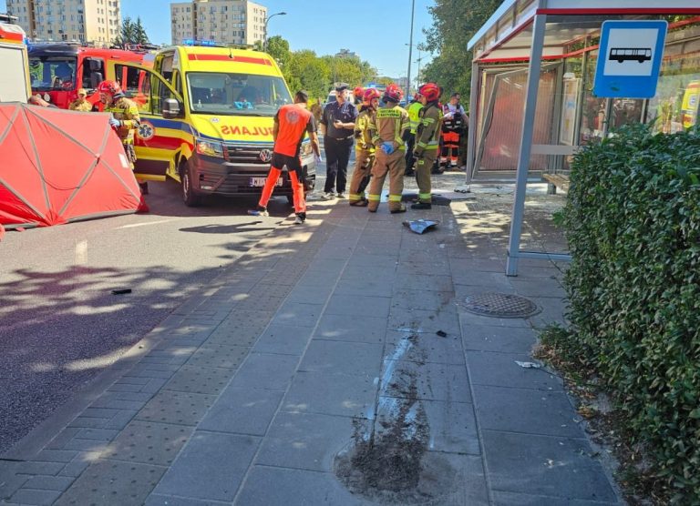 tragiczne-zderzenie-autobusu-wycieczkowego-z-osobowka-w-lubrancu:-kilkunastu-rannych-i-blokada-drogi