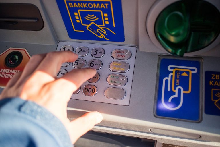 bank-pekao-przedstawia-rewolucje:-nowe-bankomaty-z-funkcja-bezgotowkowa!