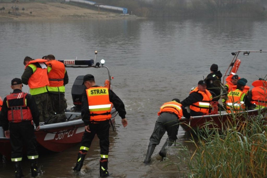 dramatyczna-powodz-w-kotlinie-klodzkiej:-policja-nie-moze-dotrzec-do-ofiary-smiertelnej