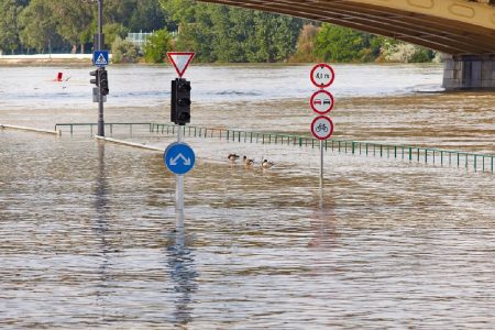 powodz-zalala-cmentarze-–-rzadowe-centrum-bezpieczenstwa-ostrzega:-„zachowaj-ostroznosc”