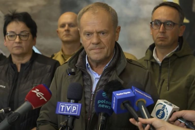 tusk-13-wrzesnia-powiedzial:-„prognozy-nie-sa-alarmujace”.-aktualnie-powodz-idzie-w-setki-milionow-strat