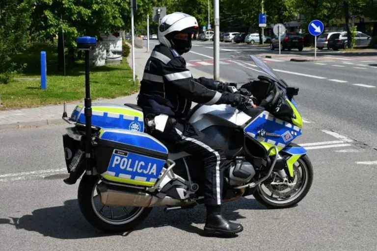 motocyklista-wjechal-w-policjantow.-grozi-mu-dozywocie