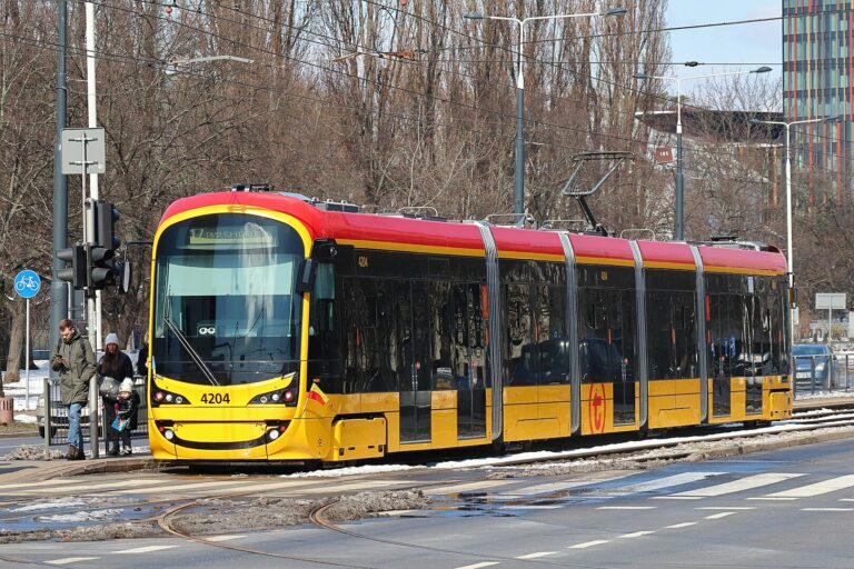 Mokotów odzyskuje tramwaj: Rewolucja w komunikacji miejskiej po dekadach tramwaj