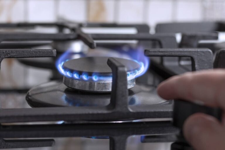 Nowy podatek: Tysiące Polaków zapłaci setki złotych więcej za gaz gaz