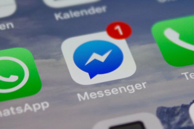 Messenger informuje drugą osobę, kiedy robicie screena rozmowy. Użytkownicy zgłaszają tajemniczą funkcję Messenger, Facebook, Meta, prywatność, screen, screenshot, komunikatory, aplikacje, technologia, 2025