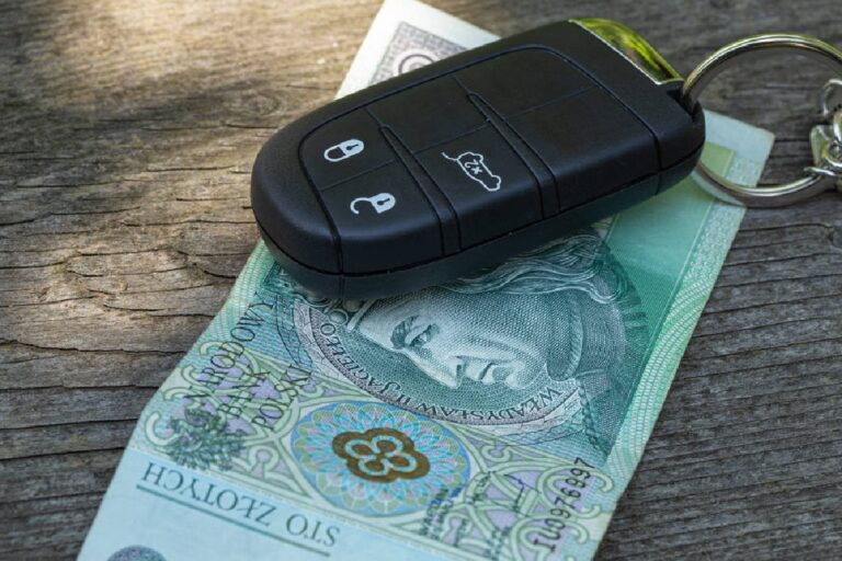 PILNY alert dla kierowców. Kary za brak OC wzrosną do 9612 zł od 2026 roku Kierowca