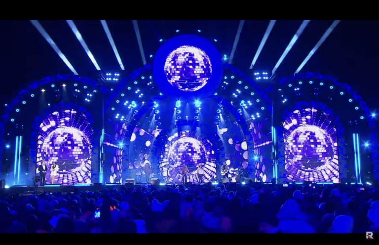 Zanim otworzysz szampana, Nowy Rok wystartuje już w Polsce. Jest tylko jeden haczyk SylwesterRepublika