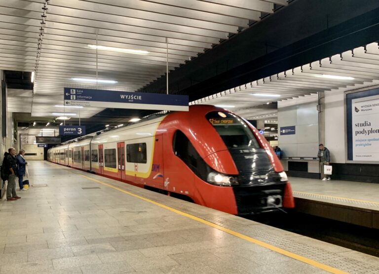 Train at Warszawa Srodmiescie railway station Poland 2019 scaled 1