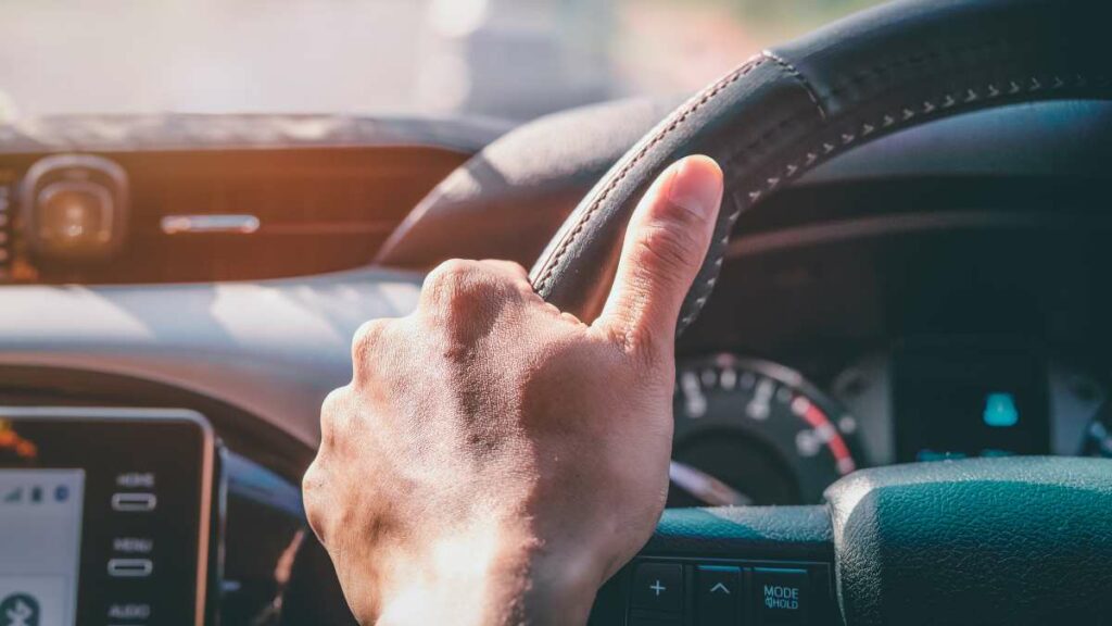 Masz auto? Od 2026 roku zapłacisz 596 zł kary za spóźnienie! Koniec pobłażliwości kierowca