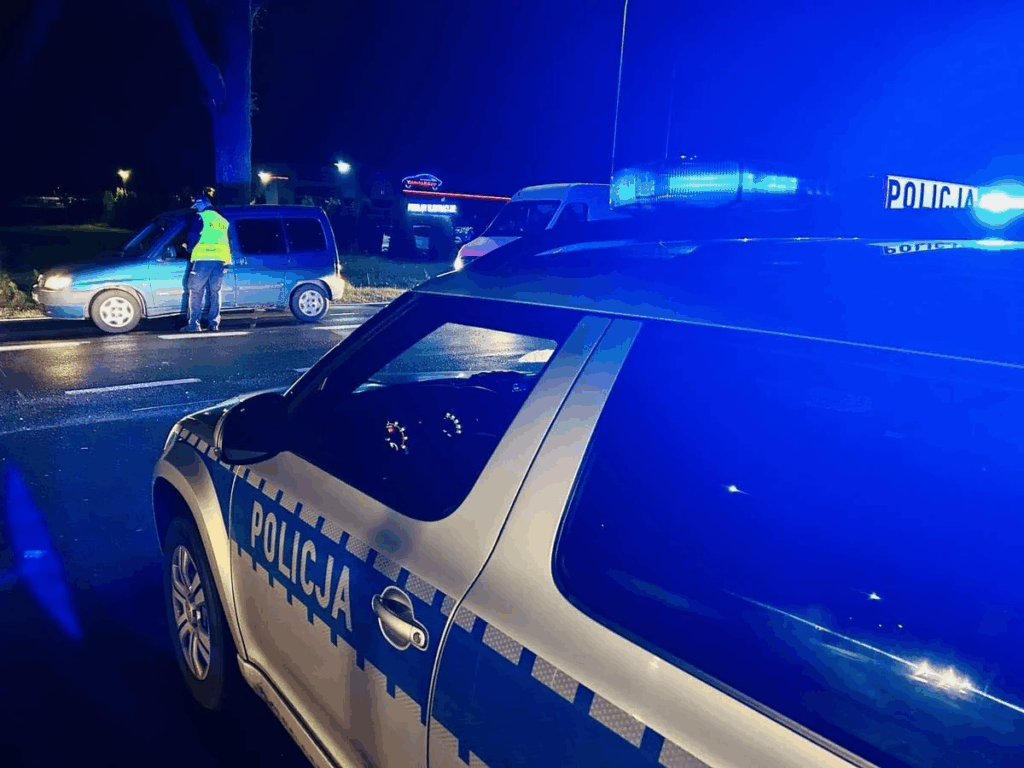 Wojskowy dron spadł w Inowrocławiu. Uszkodzone auta i budynek, trwa śledztwo image 29