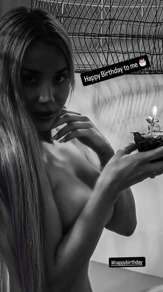 Marianna Schreiber obchodzi urodziny i dodała zdjęcie. Zasłoniła je tylko ręką 1 image 18