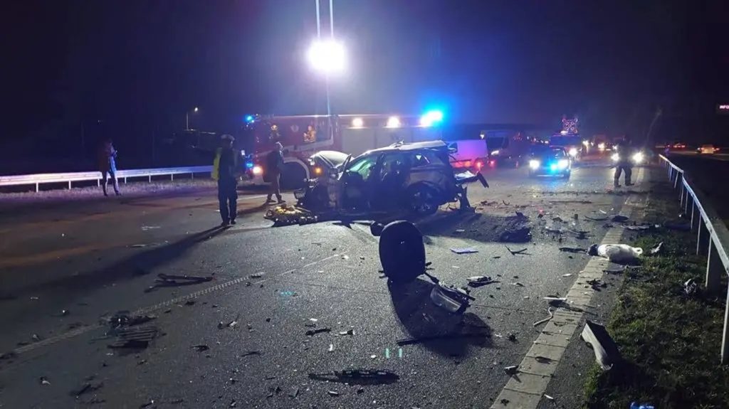 Dwa policyjne radiowozy minęły auto stojące na S7! Chwilę później doszło do tragedii WEBP LANDSCAPE